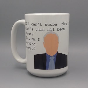 Puede incluir: Taza de cerámica blanca con asa, con una ilustración de dibujos animados de una persona con traje y corbata. La taza tiene el texto: "If I can't scuba, then what's this all been about? What am I working toward?"