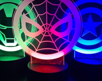 Luminária LED com Símbolo Acrílico Marvel Rivals | Exibição de Logotipo de Herói Gravado | Luminária de Mesa com Mudança de Cor | Decoração de Quarto de Jogador Geek | Presente Marvel para Fãs