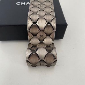 bracelet vintage Chanel logo CC