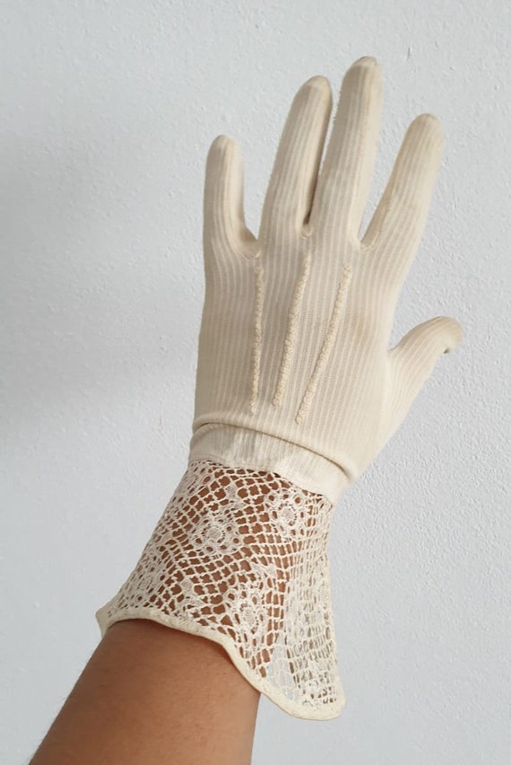 1950s lace gloves | vintage 50s buttercream lace g