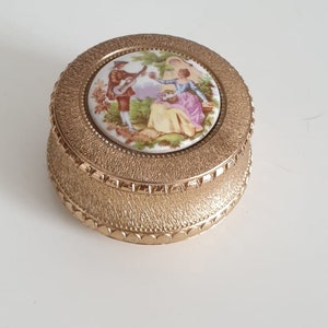 1950s jewerly box vintage 50s scene galante Fragonard jewerly box Vanity table image 3