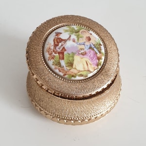 1950s jewerly box vintage 50s scene galante Fragonard jewerly box Vanity table image 1