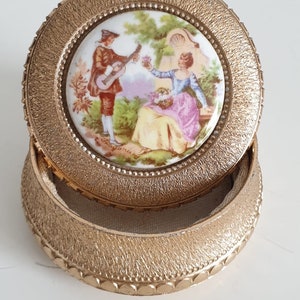 1950s jewerly box vintage 50s scene galante Fragonard jewerly box Vanity table image 2