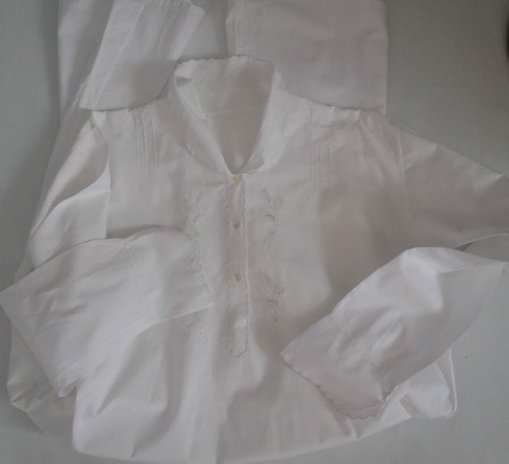 Antique Victorian night gown | white cotton night