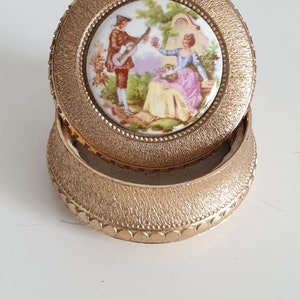 1950s jewerly box vintage 50s scene galante Fragonard jewerly box Vanity table image 6