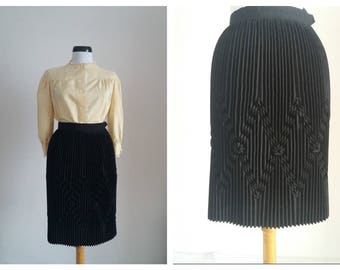 Vintage 1940s black skirt | 40s pleated skirt | 1940s black wool skirt