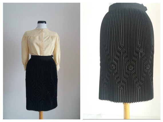Vintage 1940s black skirt | 40s pleated skirt | 19