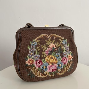 Bolso de mano de petit point de los años 50 / bolso vintage de los años 50 con asa de costura