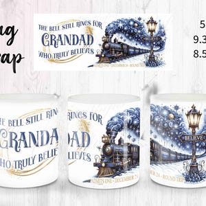 Op de afbeelding: Witte keramische mok met een treinillustratie en de tekst "The Bell Still Rings for Grandad Who Truly Believes." Het ontwerp bevat een trein, een lantaarnpaal met het woord "Believe" en een sterrennacht.