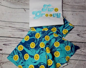 Two Groovy Outfit/ Bell Bottom, Leggings Kids Outfit, Bell Bottoms, groovy Outfit, Kids Bell bottom, Kids Two Groovy outfit