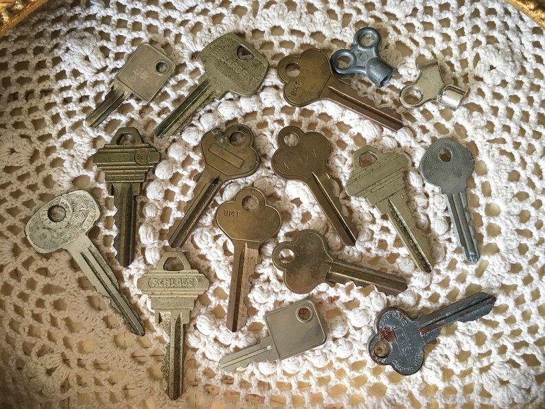 Crafts Assemblage Scrapbook Photo Prop. 16 Vintage Keys Silver Gold Car Door Roller Skating Used Keys Tarnished Old Keys Mixed Media