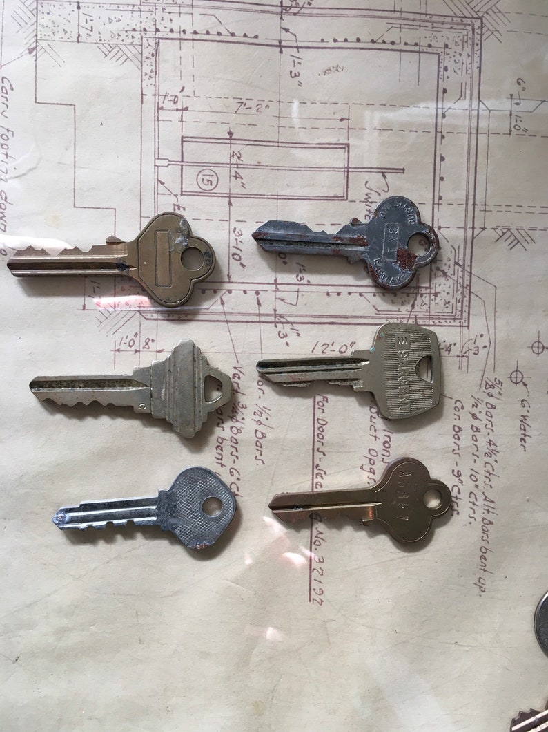 Crafts Assemblage Scrapbook Photo Prop. 16 Vintage Keys Silver Gold Car Door Roller Skating Used Keys Tarnished Old Keys Mixed Media