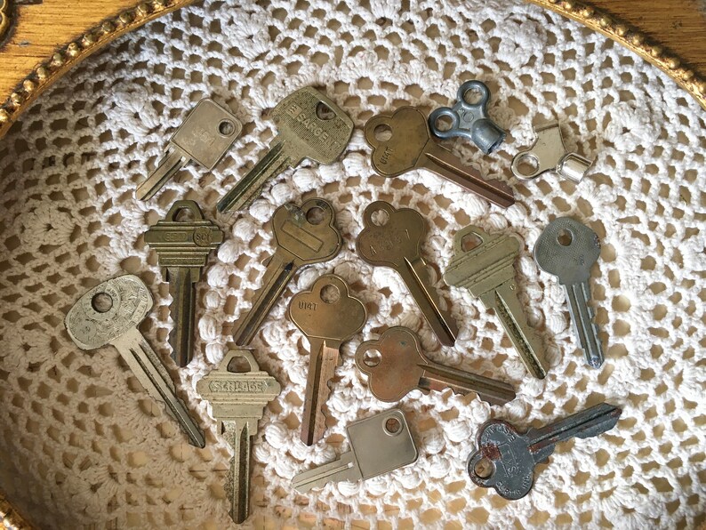 Crafts Assemblage Scrapbook Photo Prop. 16 Vintage Keys Silver Gold Car Door Roller Skating Used Keys Tarnished Old Keys Mixed Media