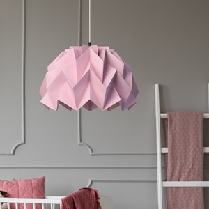 Paralume origami, paralume rosa, regalo per ragazza, decorazione orchidea, baby room rosa e grigia, lampada di carta in sospeso rosa, interni girly, carino