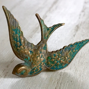 Diving bird Pin, Bird Brooch, Flying Bird Brooch, Swallow Brooch, Barn Swallow Brooch, Bird Brooch Pin, Unisex Brooch, Bird Pin, Coat Pin
