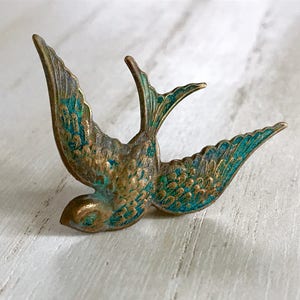 Diving bird Pin, Bird Brooch, Flying Bird Brooch, Swallow Brooch, Barn Swallow Brooch, Bird Brooch Pin, Unisex Brooch, Bird Pin, Coat Pin