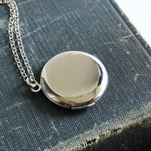 Collar con medallón de plata simple, medallón de plata brillante, medallón de plata con foto, medallón de plata personalizado, agregue fotos a su medallón, regalos para mamá