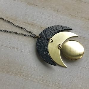 Crescent Moon Locket, Locket Necklace, Personalized Crescent Necklace, Modern Locket, Geometric Locket, Minimalist Locket, Crescent Pendant