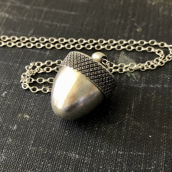 PILL BY THE YARD NECKLACE main image 1