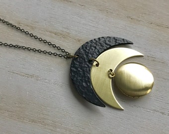 Crescent Moon Locket, Locket Necklace, Personalized Crescent Necklace, Modern Locket, Geometric Locket, Minimalist Locket, Crescent Pendant