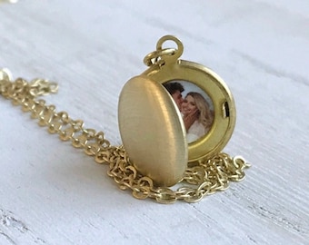 Tiny Locket with Photos, Small Gold locket, small locket, Child's Locket, Petite Locket Necklace, Locket Necklace, Lockets with Photos