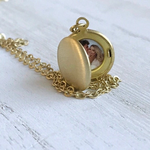 Tiny Locket with Photos, Small Gold locket, small locket, Child's Locket, Petite Locket Necklace, Locket Necklace, Lockets with Photos