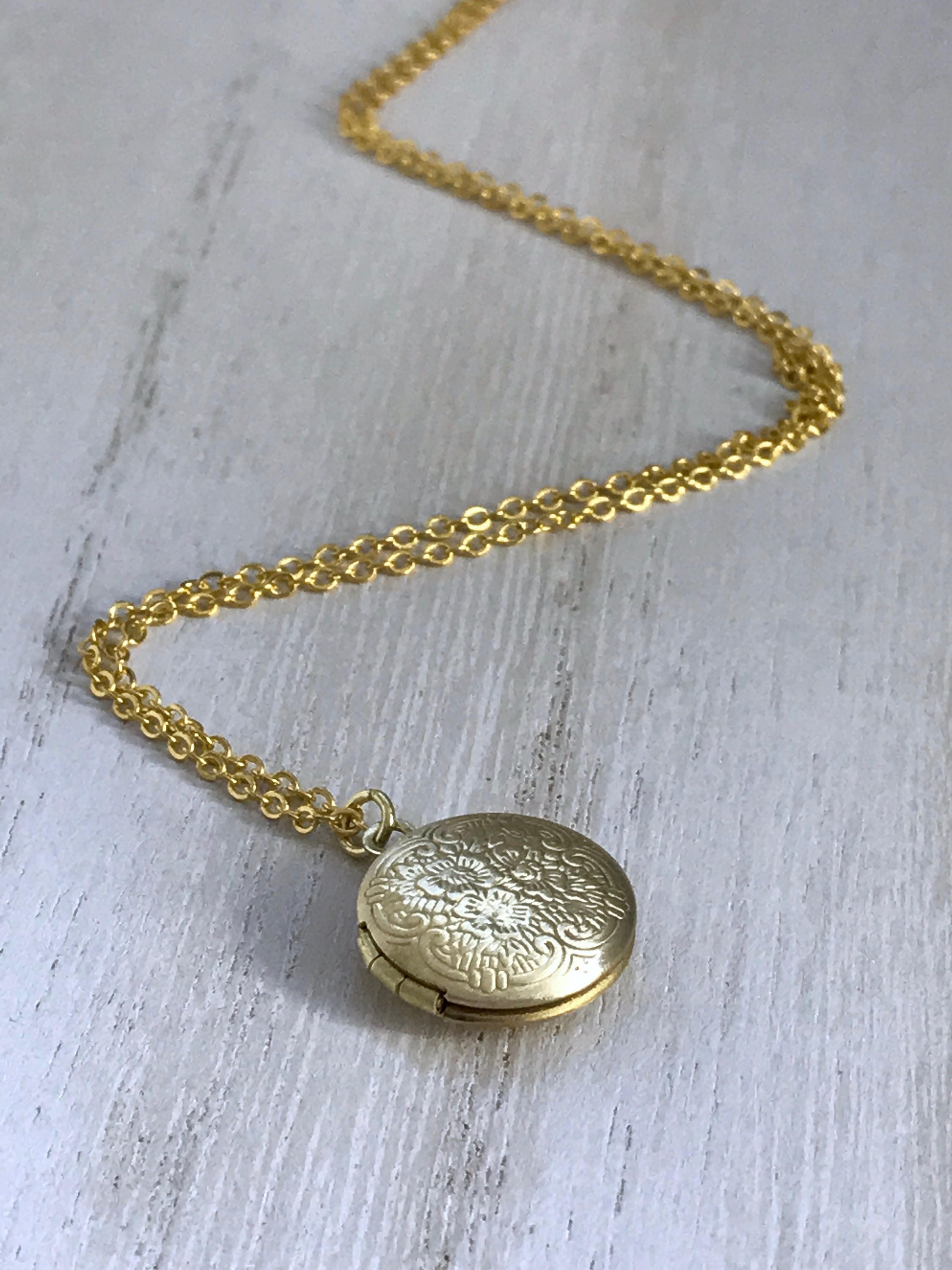 Small Gold Locket With Photos Makes a Great Gift for a Little - Etsy Canada