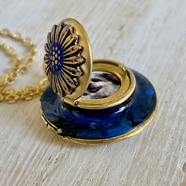 Dark Blue 4 photo locket with daisy front