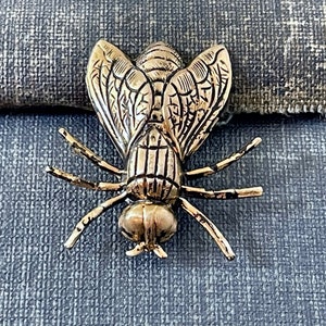 Antik Messing Fliegen Brosche, Handbemalter Pin, Stubenfliege Clip, Mantel Pin, Mannes Brosche, Kragen Brosche, Geschenk für Entomologen, Halloween Bild 5