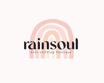Peut inclure: Un logo pour une boutique de vêtements pour enfants appelée "rainsoul". Le logo représente un arc-en-ciel rose et pêche avec le texte "rainsoul kids clothing boutique" en dessous.