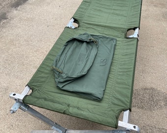 本物の米軍用頑丈スチールフレーム折りたたみ式キャンプ用簡易ベッド