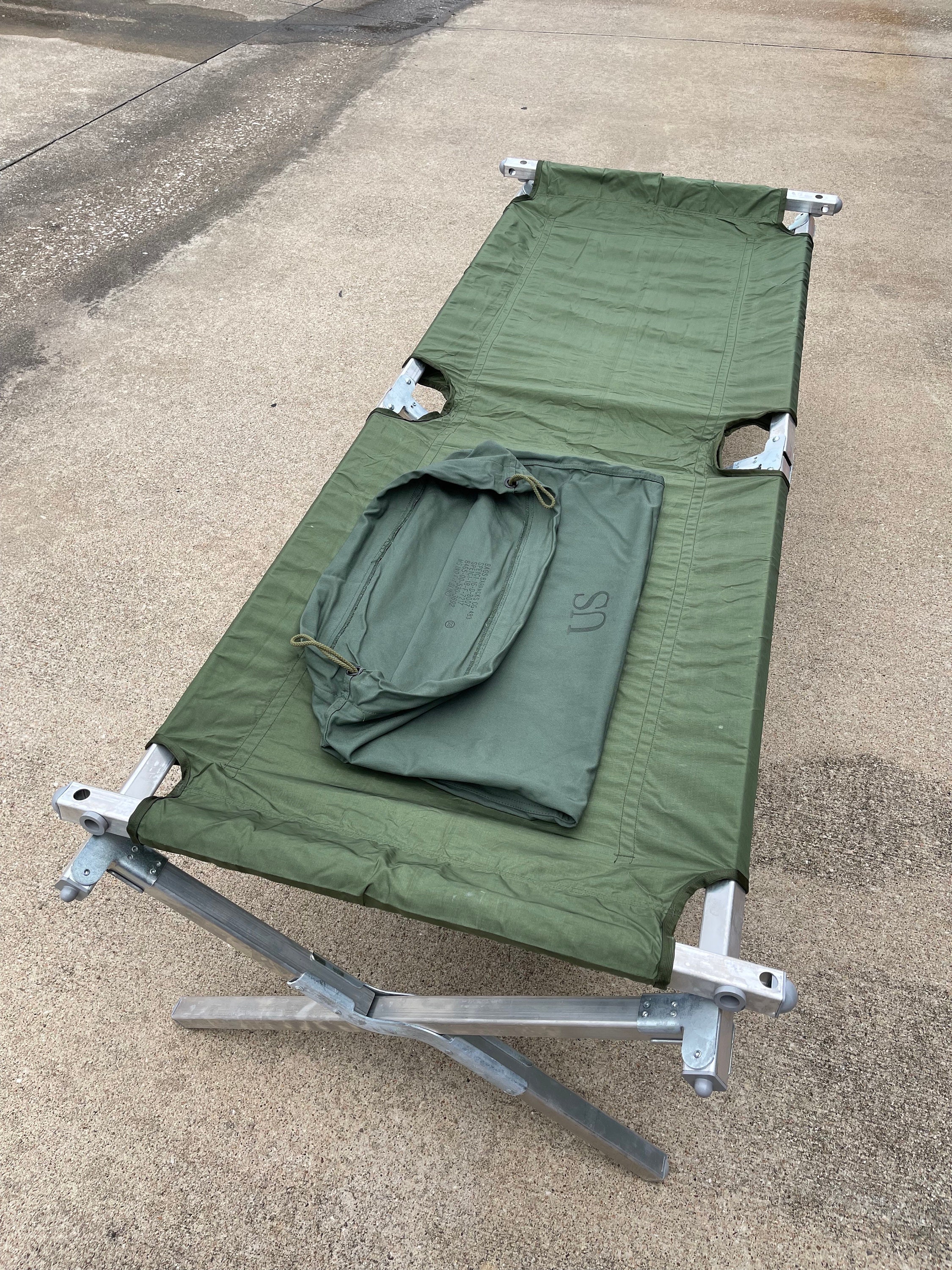 進駐軍折りたたみ鉄製ベッド 本物の米軍用頑丈スチールフレーム折りたたみ式キャンプ用簡易ベッド