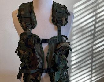 Genuine US Military Vintage camouflage tactical load bearing vest/hunting,paint ball/outdoors.
