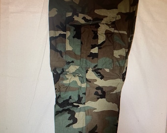 Pantalones de campaña CW con camuflaje Woodland vintage para soldados estadounidenses, varios tamaños. Nuevos.