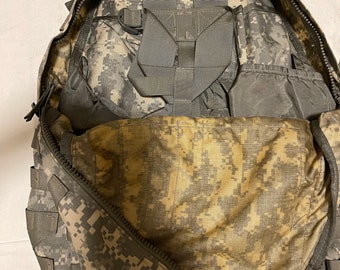 米軍仕様のMollee II ACUミディアムリュックサック（フレーム付き