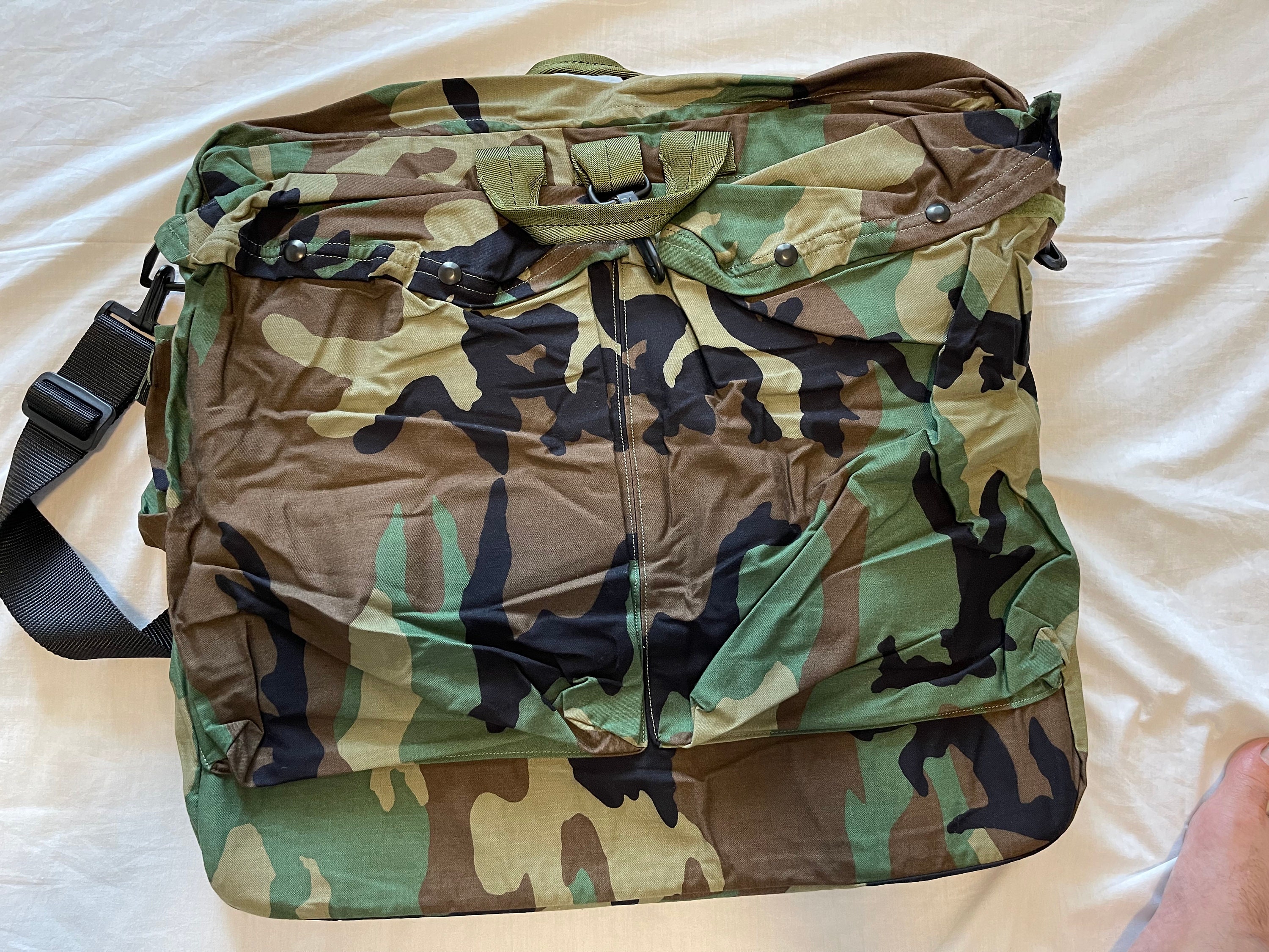 本物 米軍 ウッドランド迷彩 フライヤーズ ヘルメットバッグ HGU-56/P