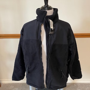 Amerikansk militär Polartec fleecejacka Classic 300 för kallt väder, stor, vanlig svart, kraftig.