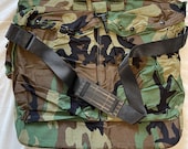 本物 米軍 ウッドランド迷彩 フライヤーズ ヘルメットバッグ HGU-56/P