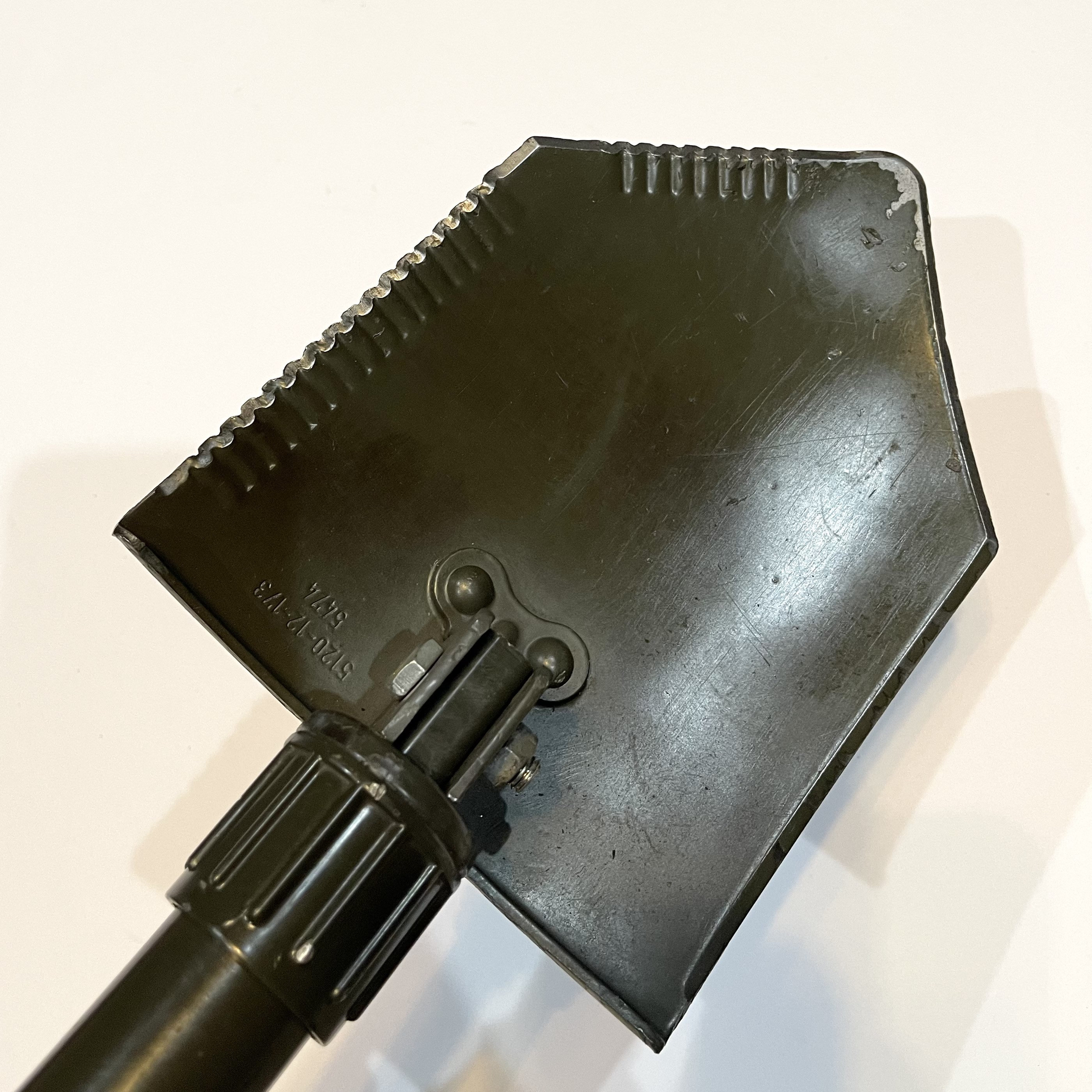 Outil de retranchement pour pelle tri-fold de l'armée allemande d'époque, survie d'urgence de la Bundeswehr. - France