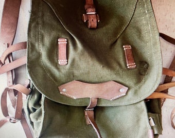 Echte Vintage rumänische Armee Rucksack Rucksack Militärüberschuss Leder / Segeltuchtasche. Unbenutzt, Neuwertig.