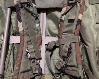 本物のヴィンテージベトナム米軍大型アリスパック、フレーム