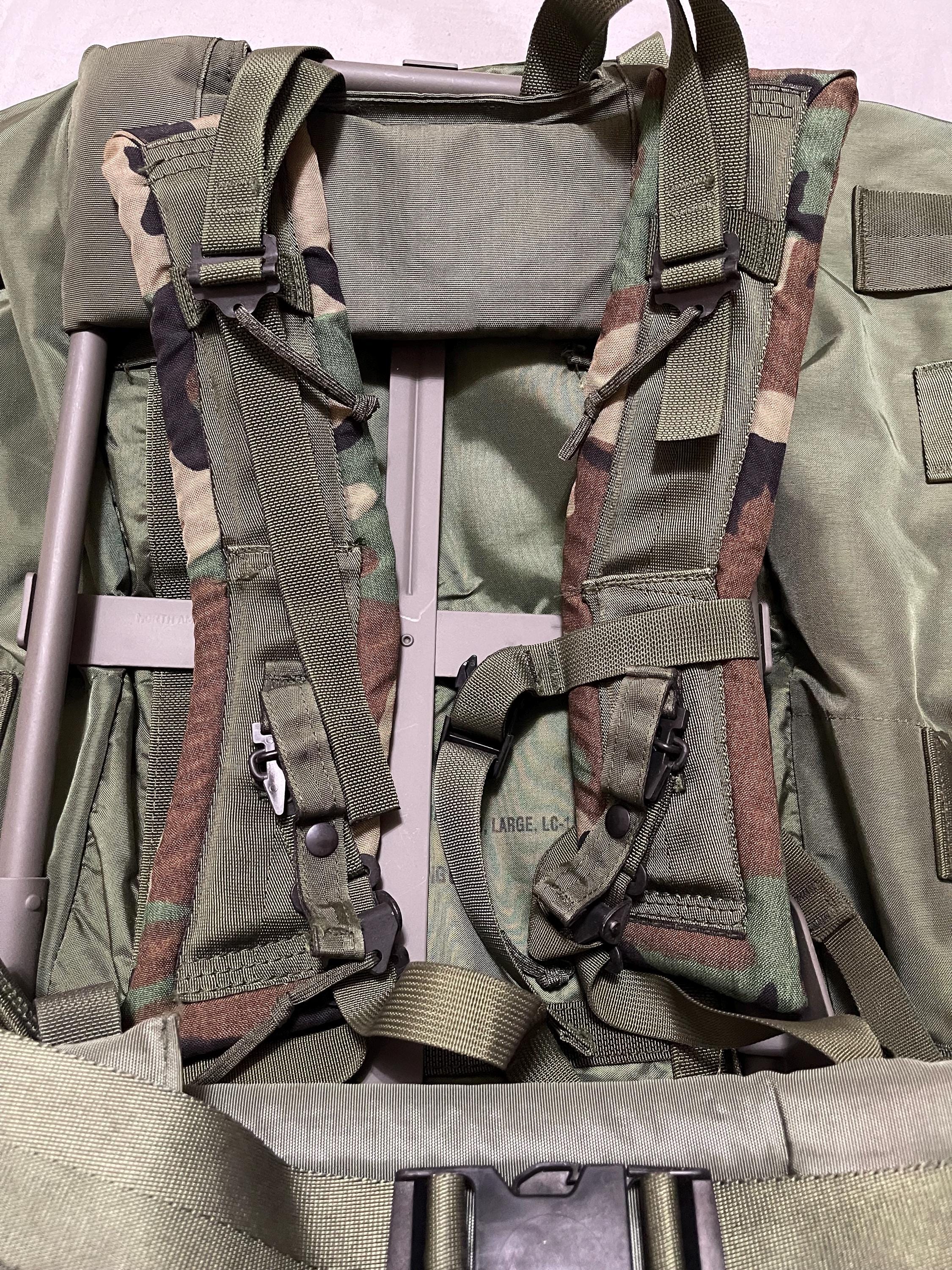本物のヴィンテージベトナム米軍大型アリスパック、フレーム