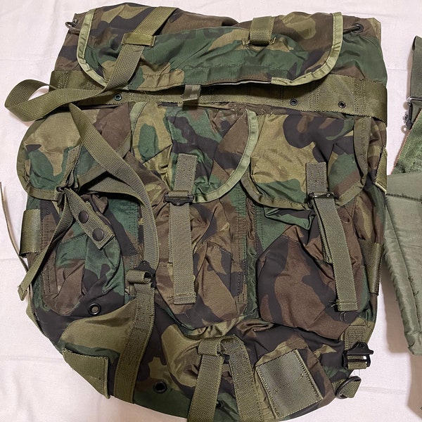 Genuine US Military Vintage Woodland camouflaged medium Alice pack with shoulder straps in Mint condition.