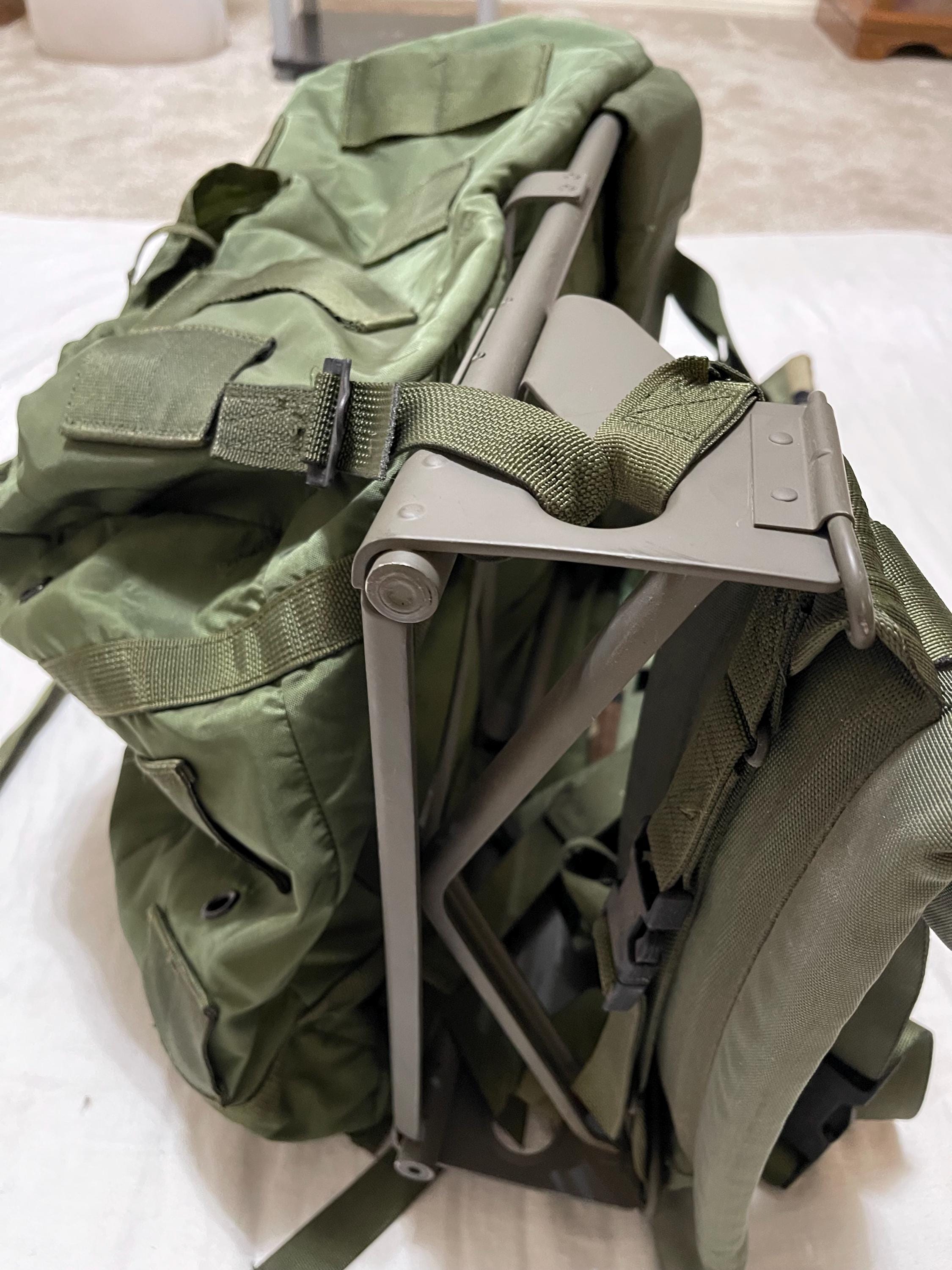 米軍実物　アリスパックMサイズ　ショルダーベルト付き 本物のヴィンテージベトナム米軍大型アリスパック、フレーム