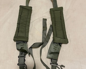 Genuine US military Vintage Vietnam era Shoulder straps for Alice pack OD green in excellent condition.