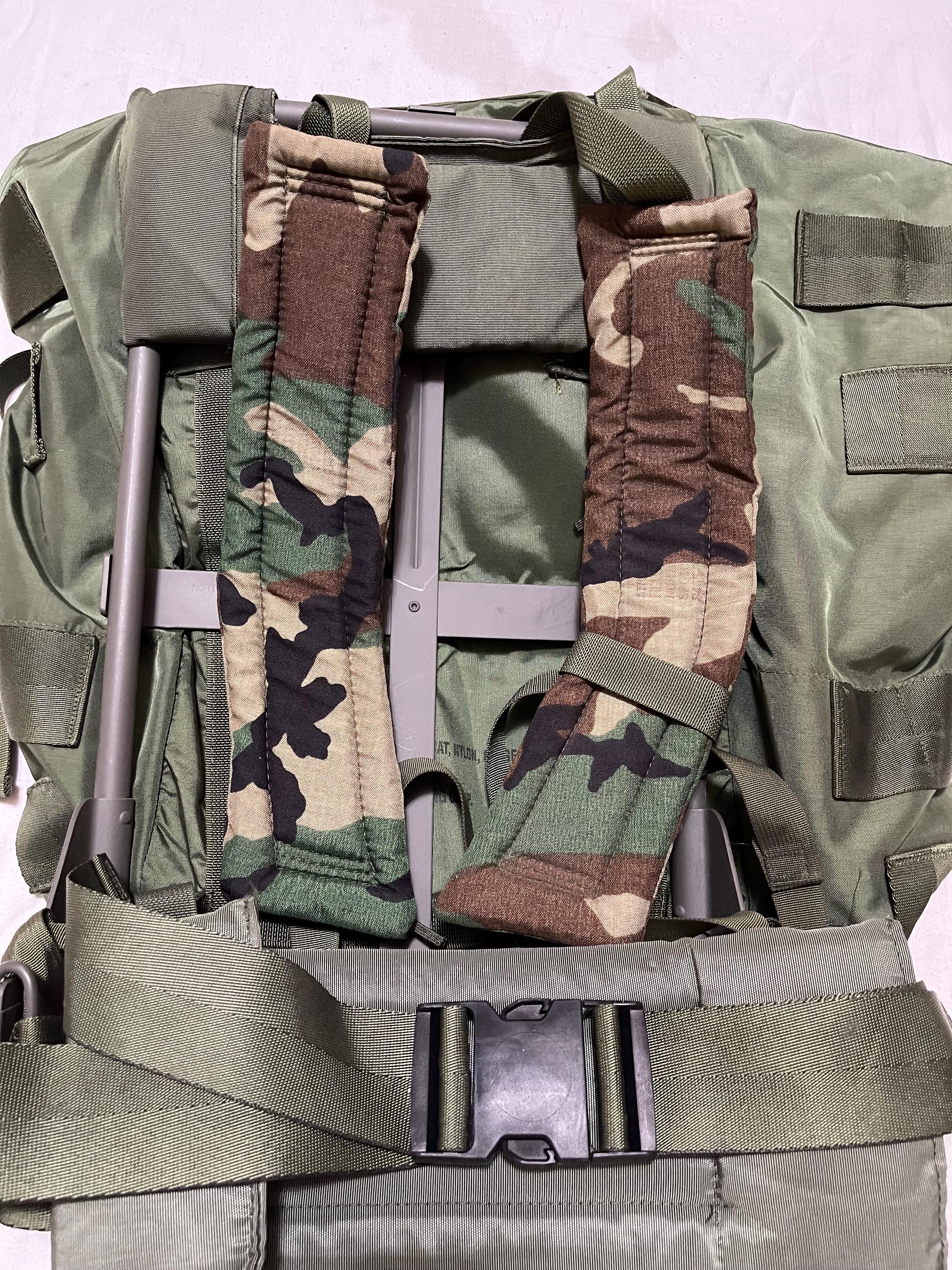 本物のヴィンテージベトナム米軍大型アリスパック、フレーム