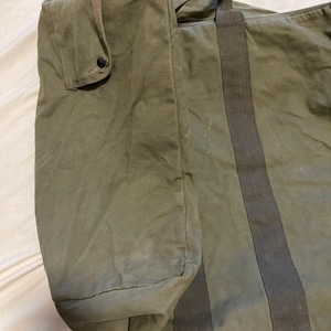 Genuine US Military Air Force Vintage Flyers canvas Parachute Cargo Kit bag sage green with brass or Plastic  zipper.