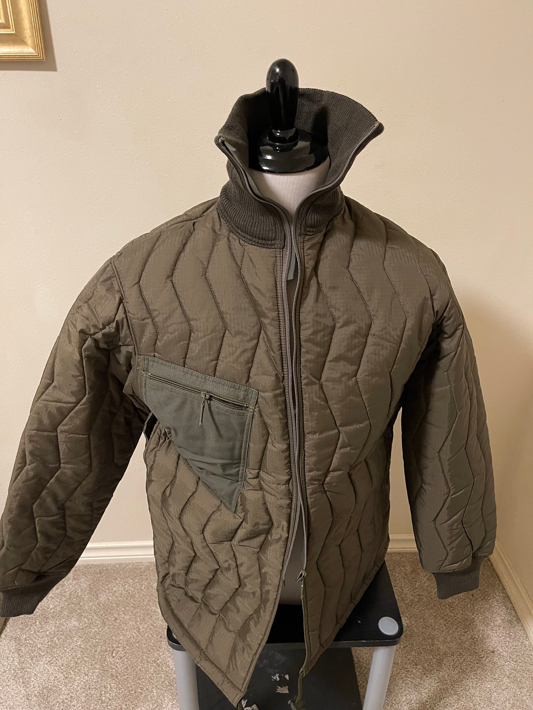 Genuine Vintage German Army Field Jacket Parka Quilt Liner Genuine Vintage German Army Field Jacket Parka Quilt Liner