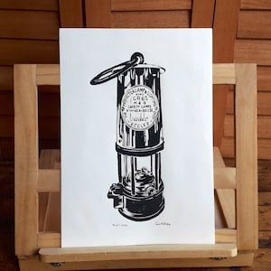 Stampa linoleografica, lampada da minatore, lampada da minatore di carbone, patrimonio industriale, stampa linoleografica unica fatta a mano