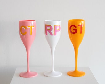 Personalised Champagne Flutes/ Plastic Hens Plastic Glasses/ Plastic Flutes / Hen Party / Bridesmaid Gift / Wine Glasses / Wedding